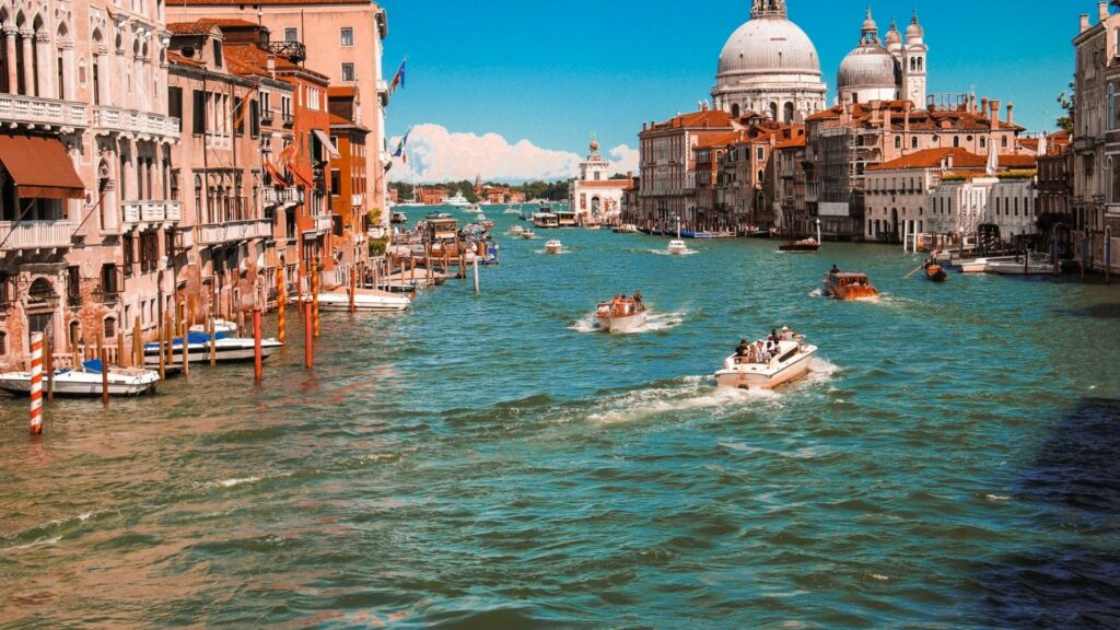 10 Essentials Contacts For A Move To Italy