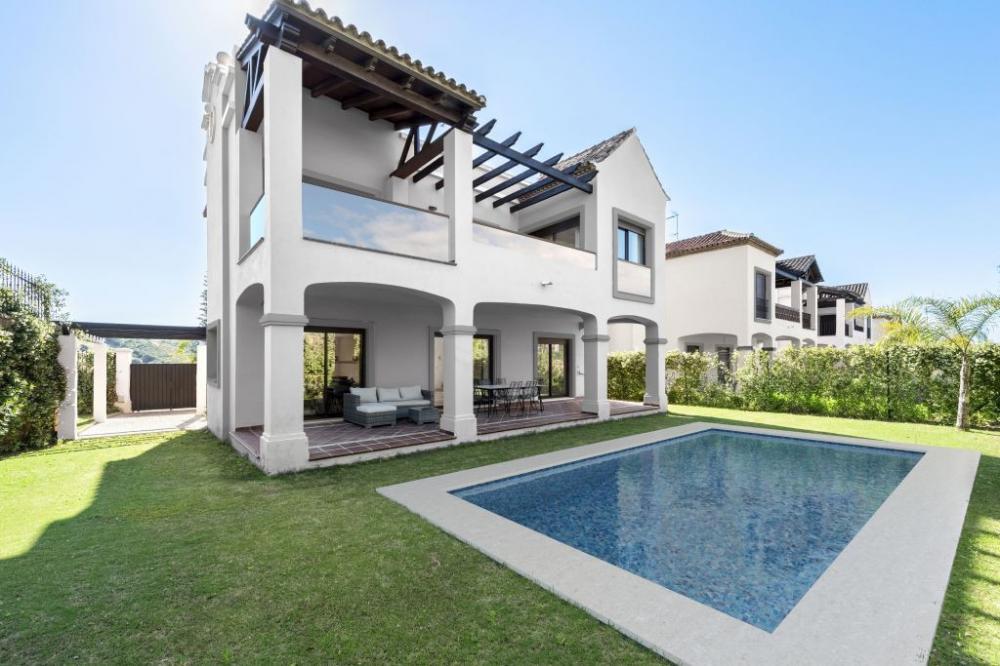 3 Bed, 3 Bath, HouseFor Sale, Estepona, Malaga