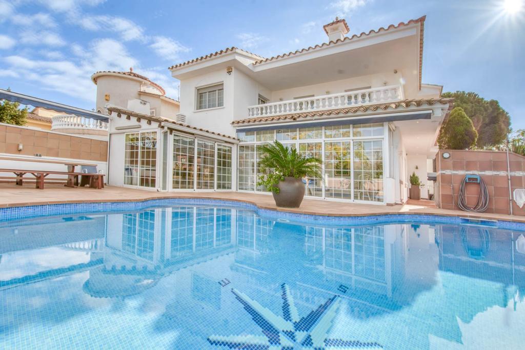 5 Bed, 4 Bath, HouseFor Sale, Empuriabrava, Girona, 17487