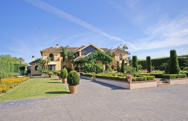 8 Bed, 8 Bath, HouseFor Sale, El Paraiso, Malaga