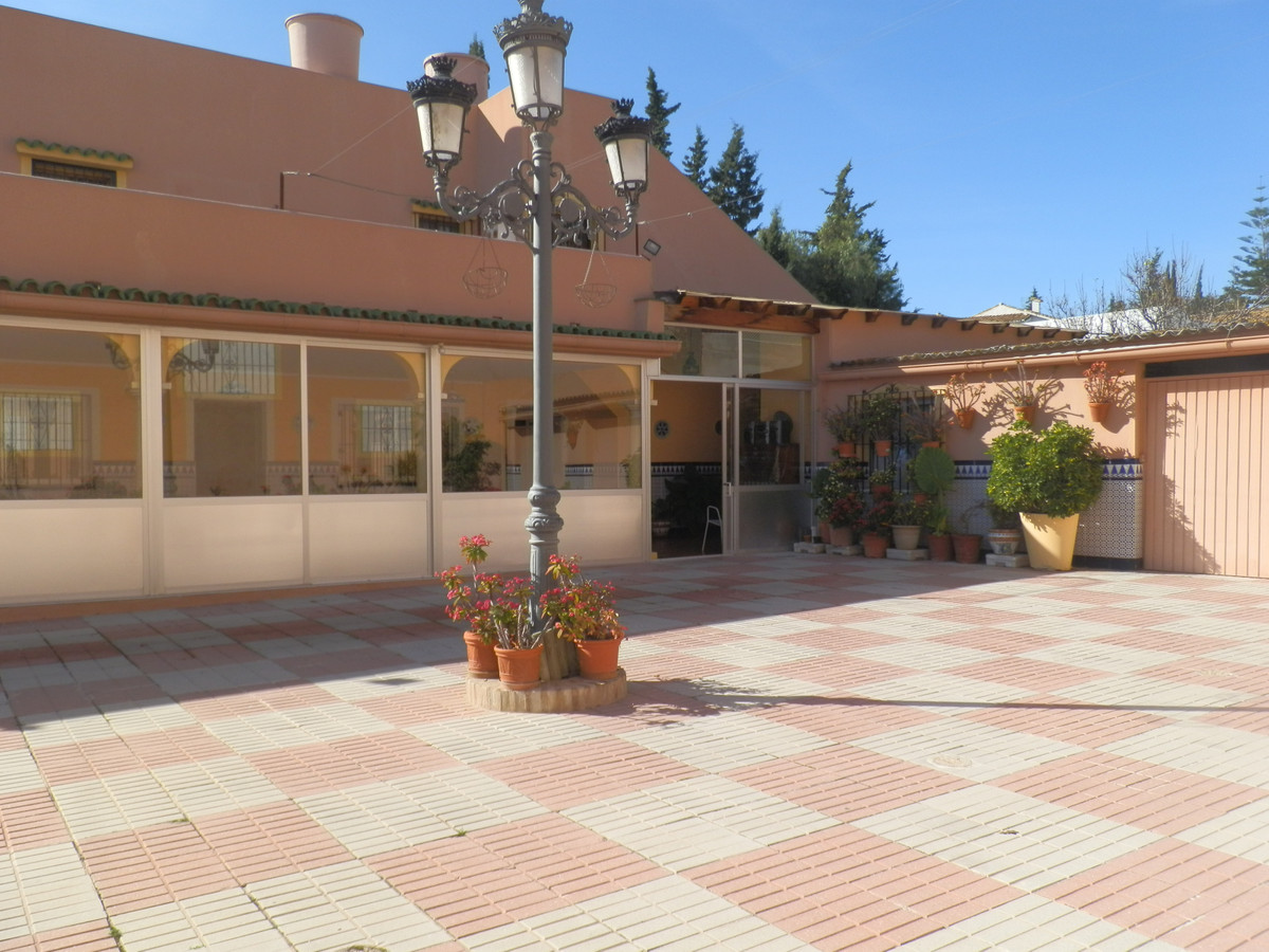 4 Bed, 3 Bath, HouseFor Sale, Benahavis, Malaga