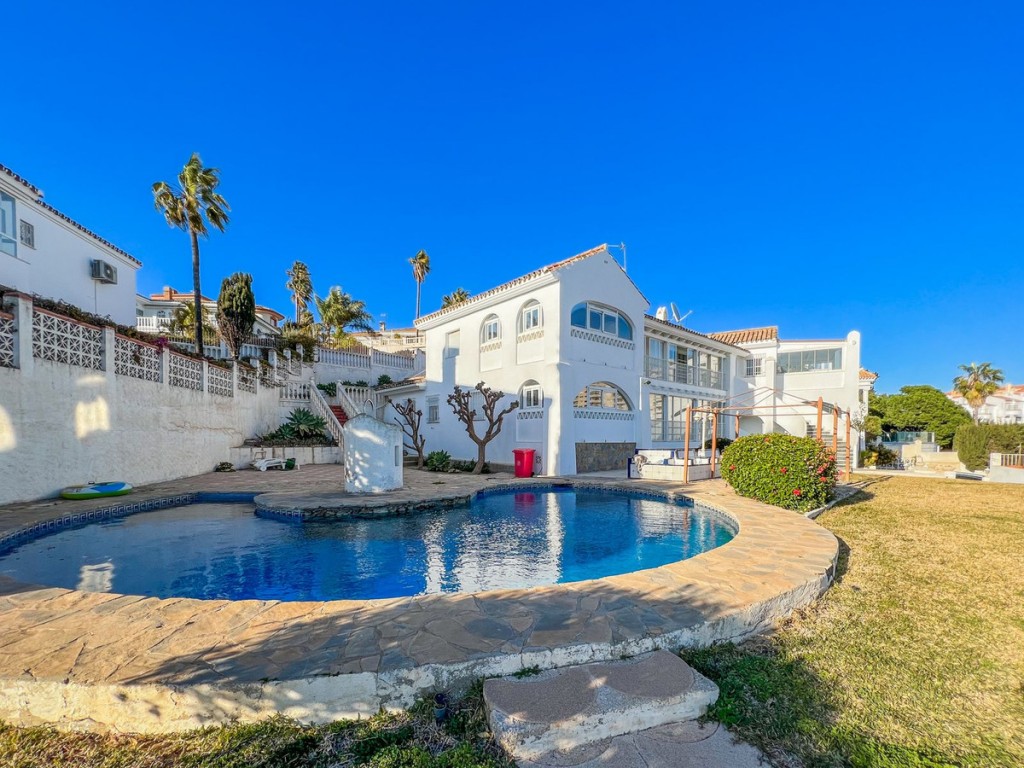 5 Bed, 4 Bath, HouseFor Sale, Benalmadena, Malaga