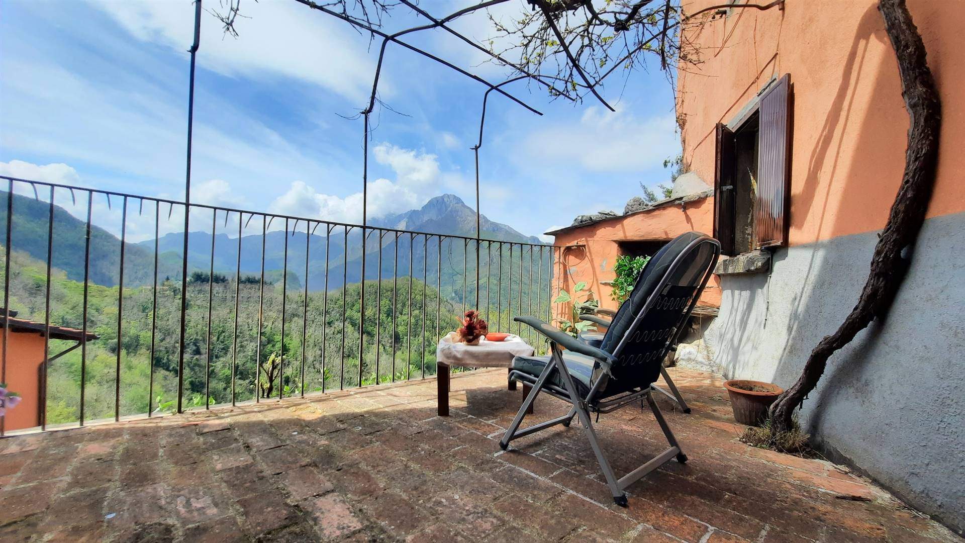 4 Bed, 1 Bath, HouseFor Sale, Gallicano, LUCCA