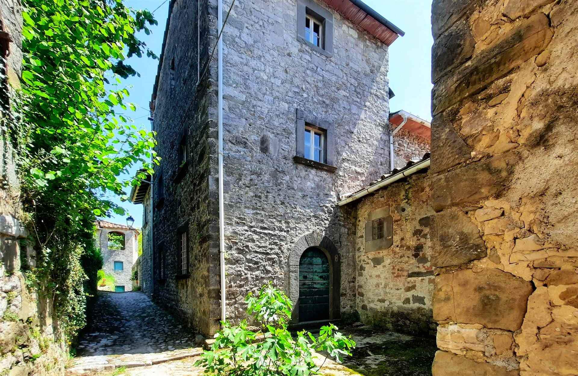 6 Bed, 2 Bath, HouseFor Sale, Pescaglia, LUCCA