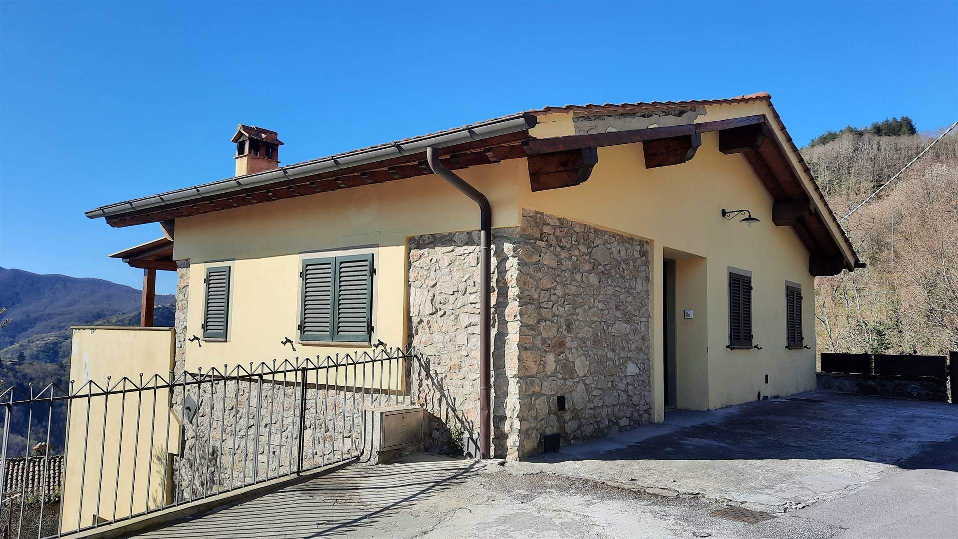 3 Bed, 2 Bath, HouseFor Sale, Molazzana, LUCCA