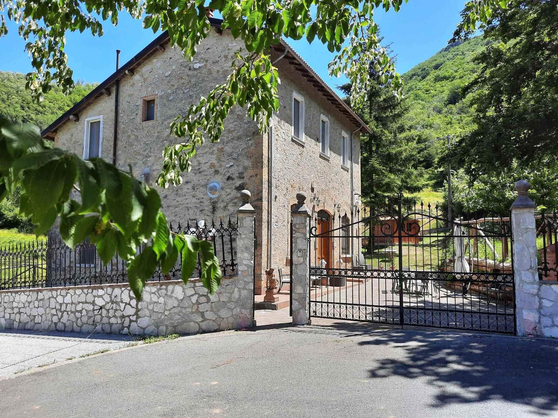 4 Bed, 3 Bath, HouseFor Sale, Molazzana, LUCCA