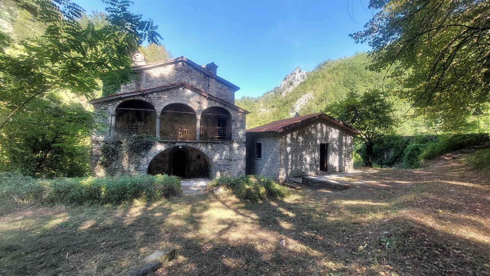 6 Bed, 2 Bath, HouseFor Sale, Molazzana, LUCCA