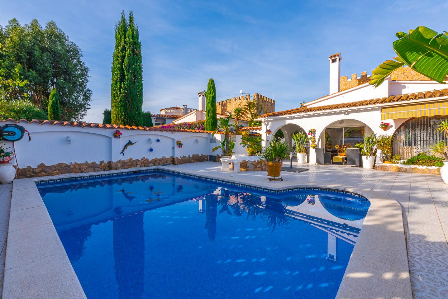 3 Bed, 2 Bath, HouseFor Sale, Ampuriabrava, Girona, 17487