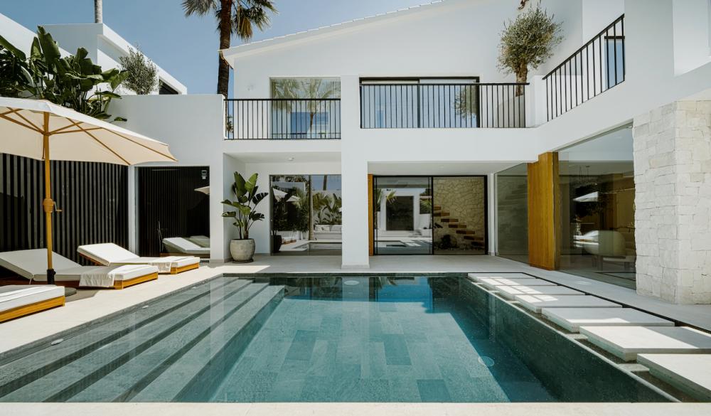 4 Bed, 4 Bath, HouseFor Sale, Nueva Andalucia, Malaga