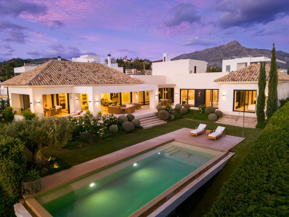 5 Bed, 5 Bath, HouseFor Sale, Nueva Andalucia, Malaga