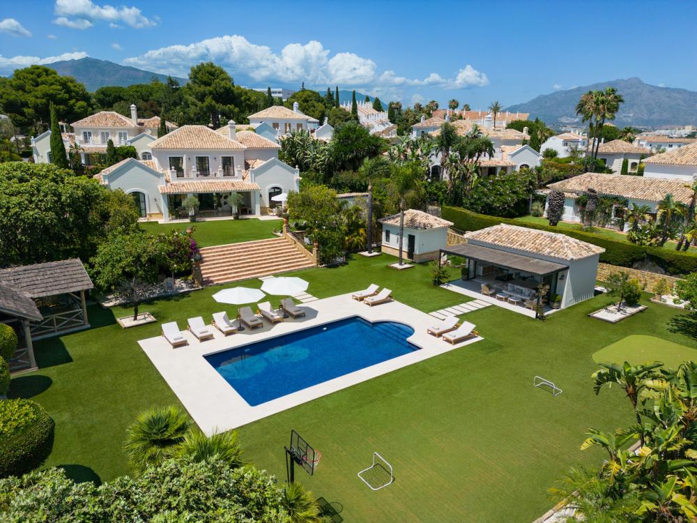 5 Bed, 5 Bath, HouseFor Sale, El Paraiso, Malaga