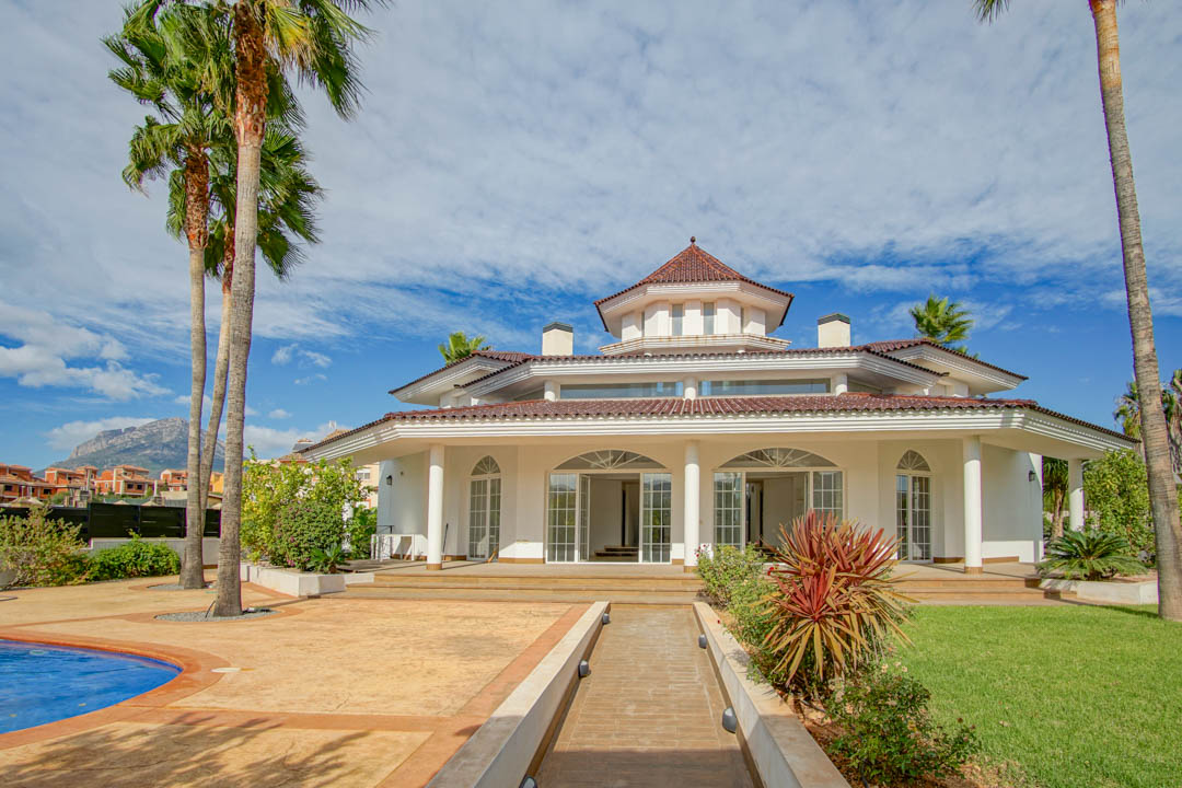 5 Bed, 6 Bath, HouseFor Sale, L`Alfas del Pi, Alicante