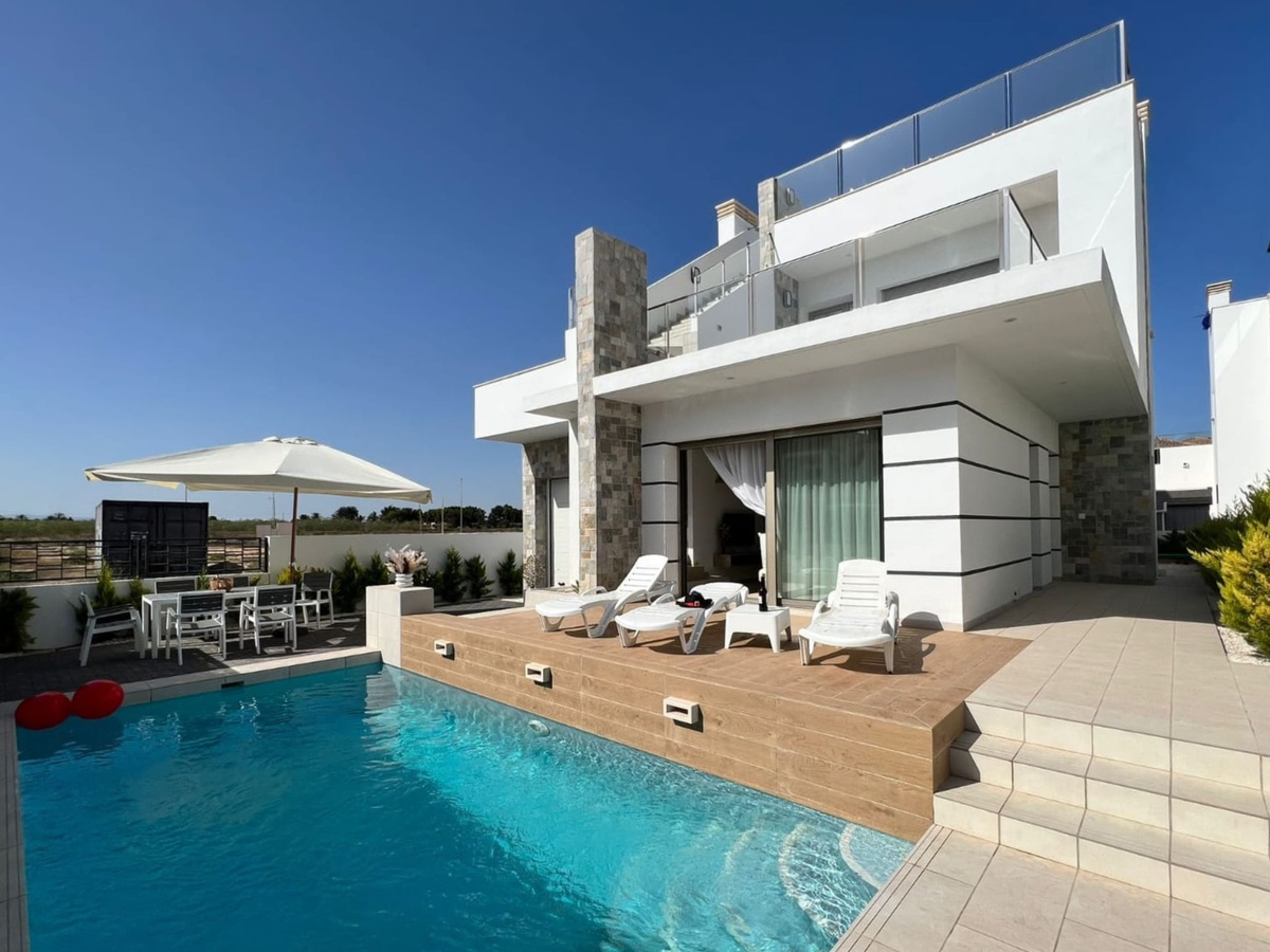 4 Bed, 3 Bath, HouseFor Sale, Los Alcazares, Murcia
