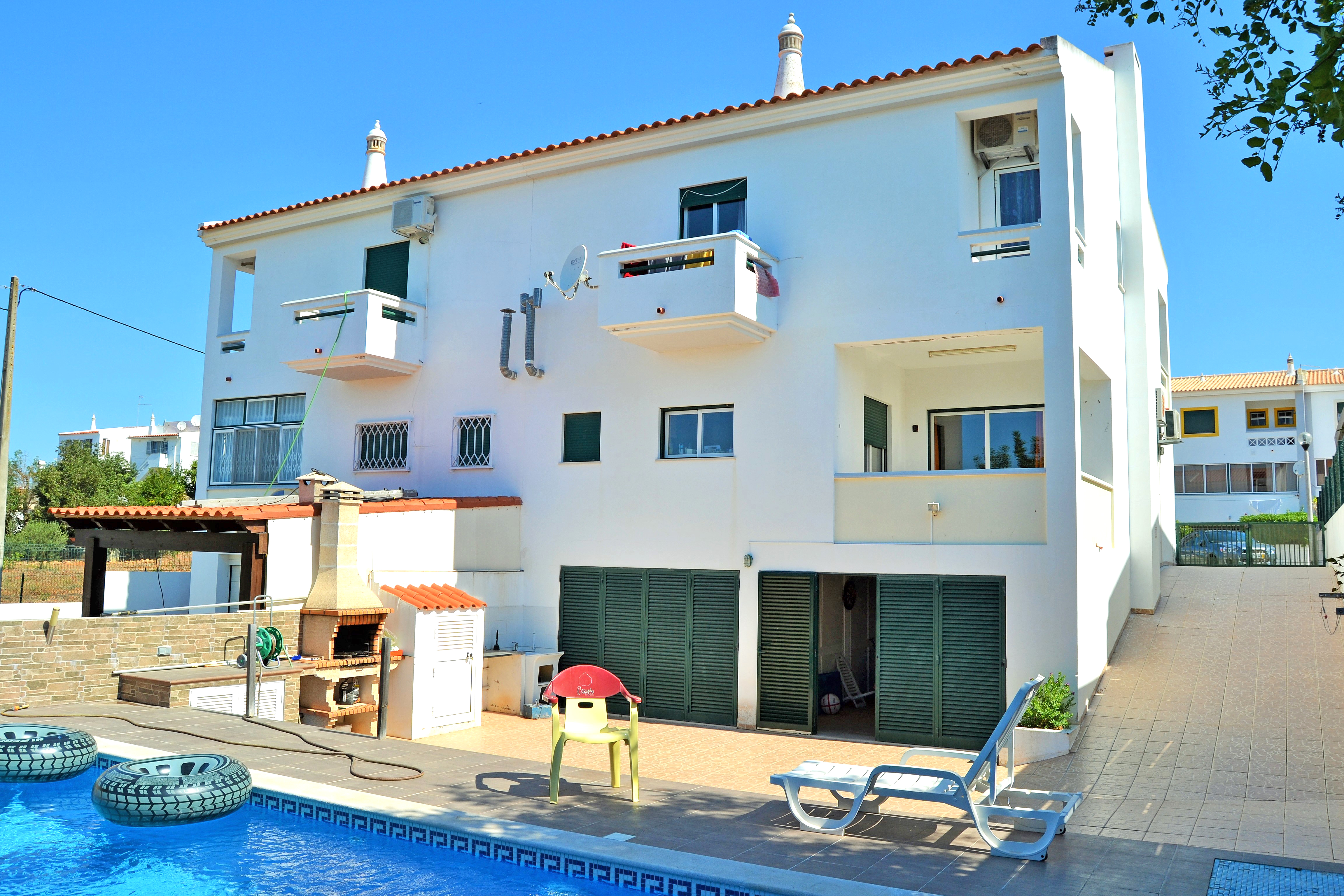 4 Bed, 3 Bath, HouseFor Sale, Four Bedroom Semi-detached Villa with Garage and P, Algarve