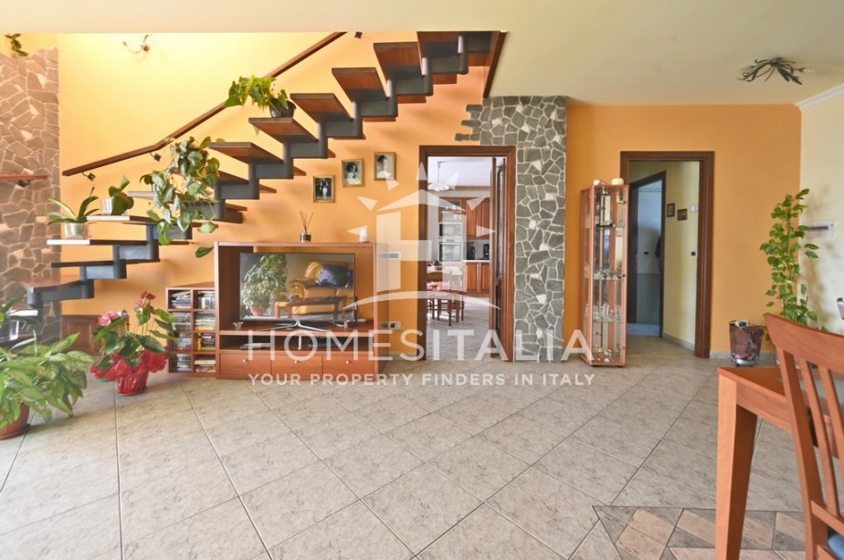 4 Bed, 2 Bath, ApartmentFor Sale, Viterbo, Viterbo, Latium