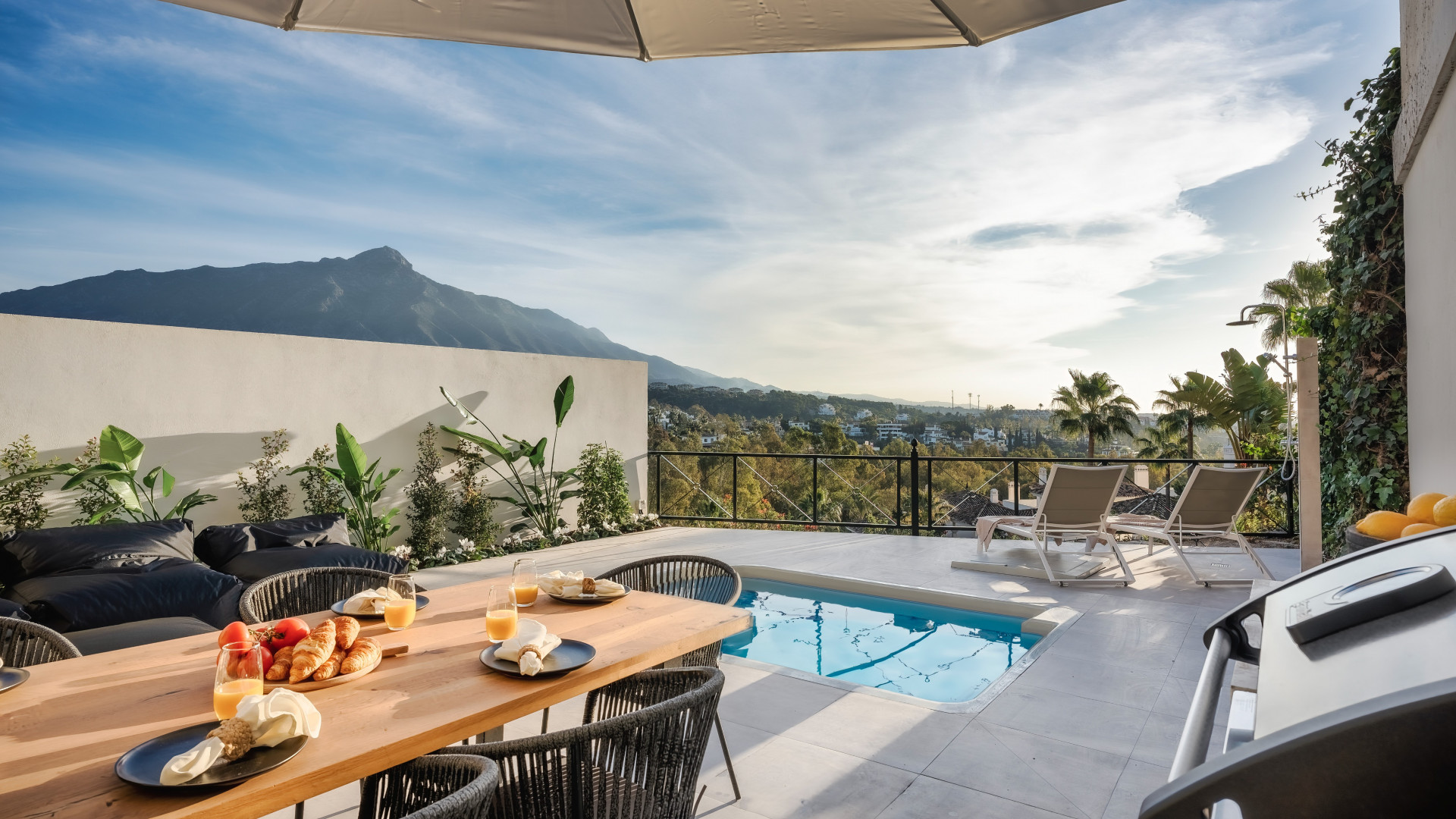 4 Bed, 3 Bath, ApartmentFor Sale, Marbella, Malaga