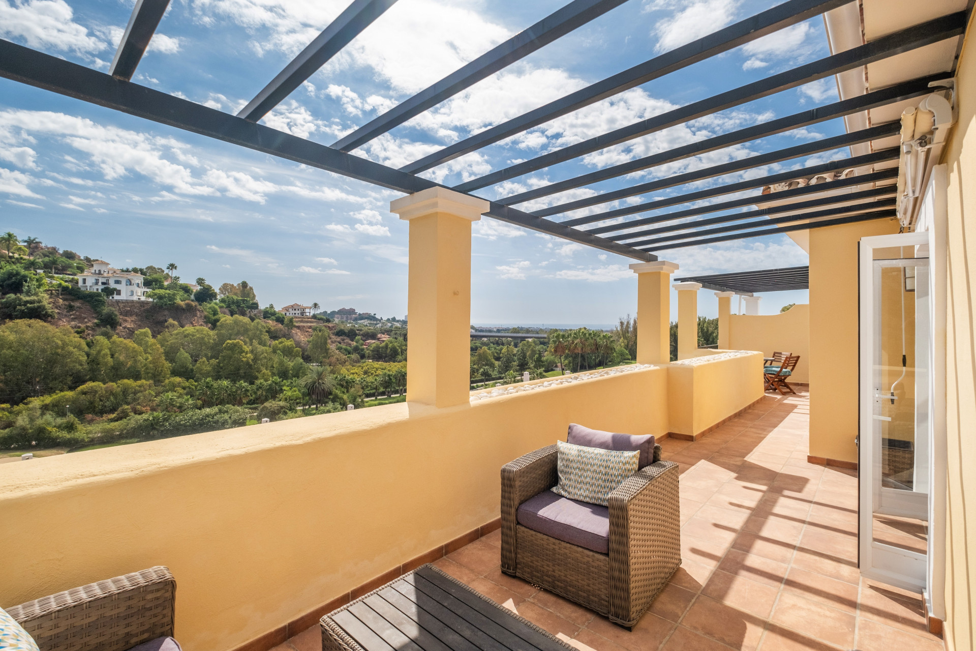 3 Bed, 2 Bath, ApartmentFor Sale, Benahavis, Malaga