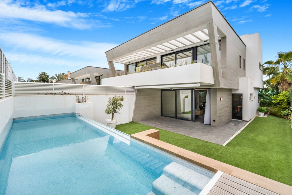 5 Bed, 3 Bath, HouseFor Sale, Puerto Banus, Malaga