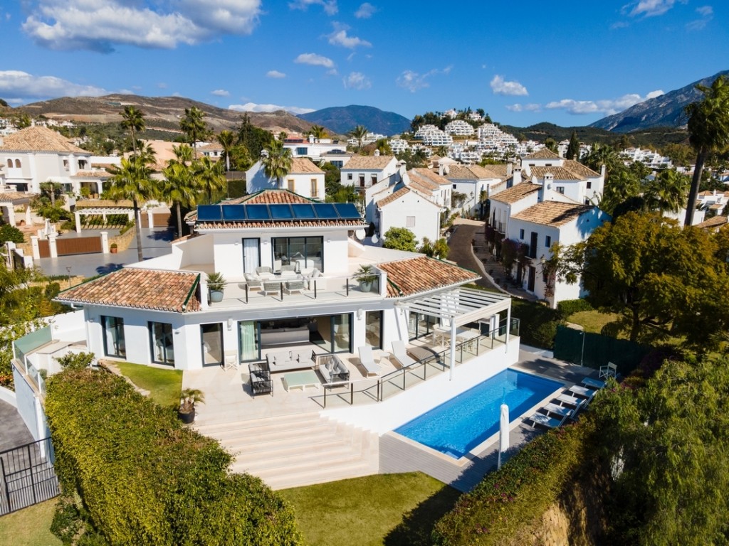 5 Bed, 4 Bath, HouseFor Sale, Nueva Andalucia, Malaga