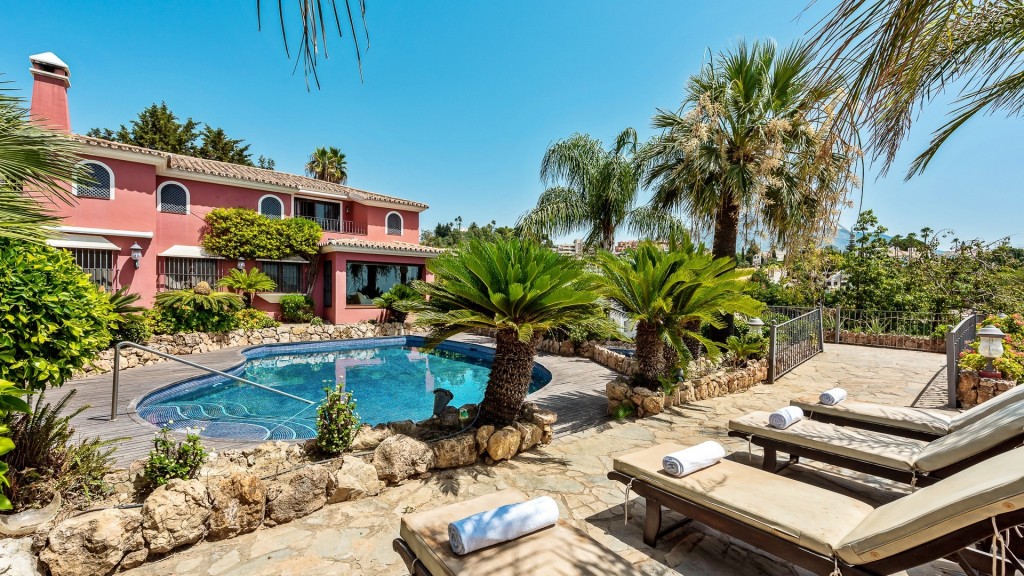 4 Bed, 4 Bath, HouseFor Sale, Nueva Andalucia, Malaga