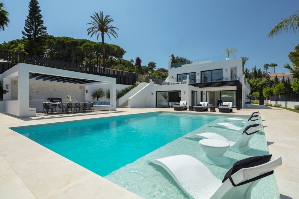 5 Bed, 5 Bath, HouseFor Sale, Nueva Andalucia, Malaga