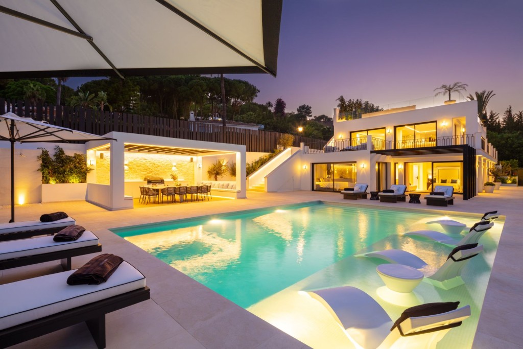 5 Bed, 5 Bath, HouseFor Sale, Nueva Andalucia, Malaga
