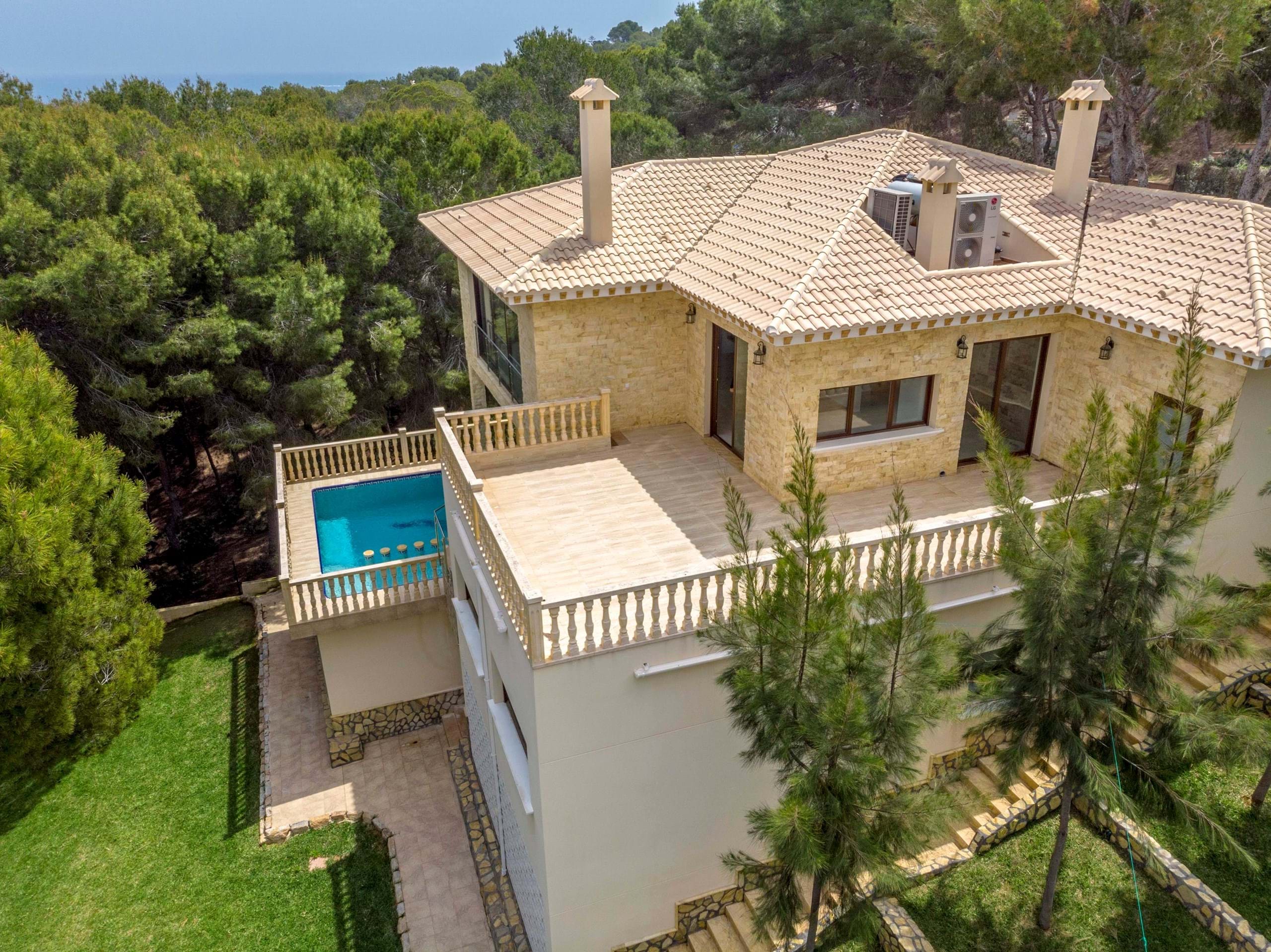4 Bed, 3 Bath, HouseFor Sale, Campoamor, Alicante