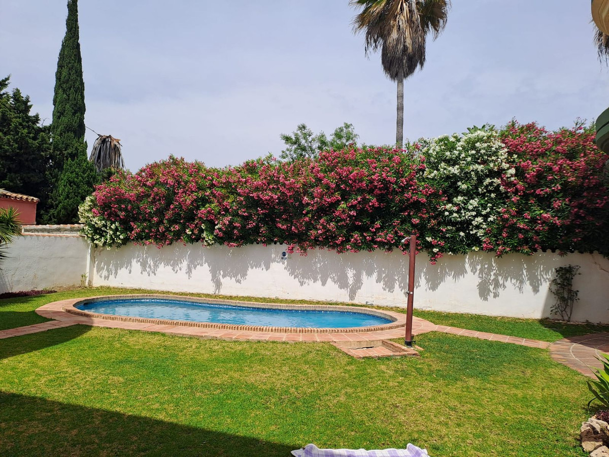 1 Bed, 1 Bath, ApartmentFor Sale, Estepona, Malaga