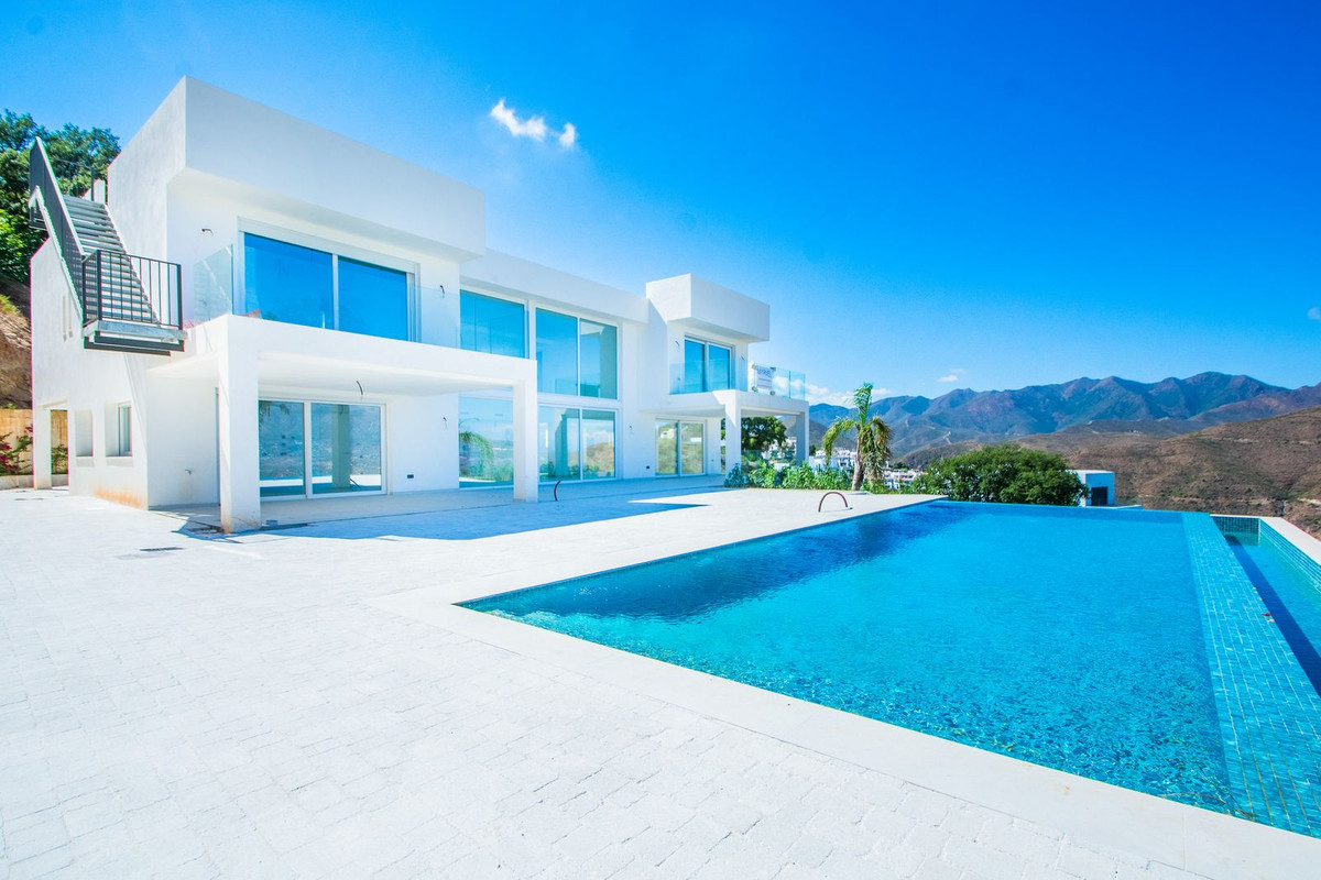 4 Bed, 4 Bath, HouseFor Sale, La Mairena, Malaga