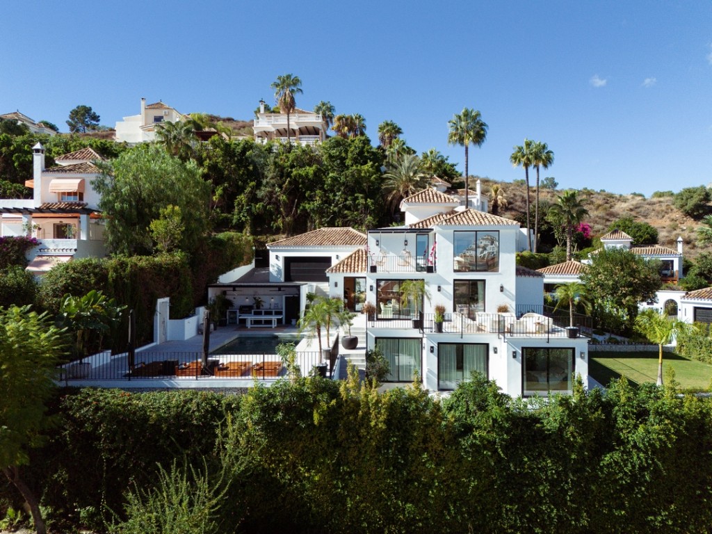 5 Bed, 4 Bath, HouseFor Sale, Nueva Andalucia, Malaga
