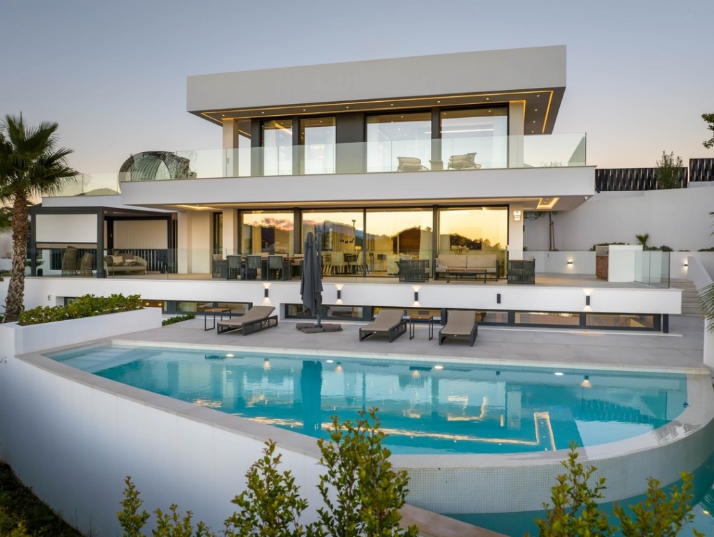 4 Bed, 4 Bath, HouseFor Sale, Nueva Andalucia, Malaga