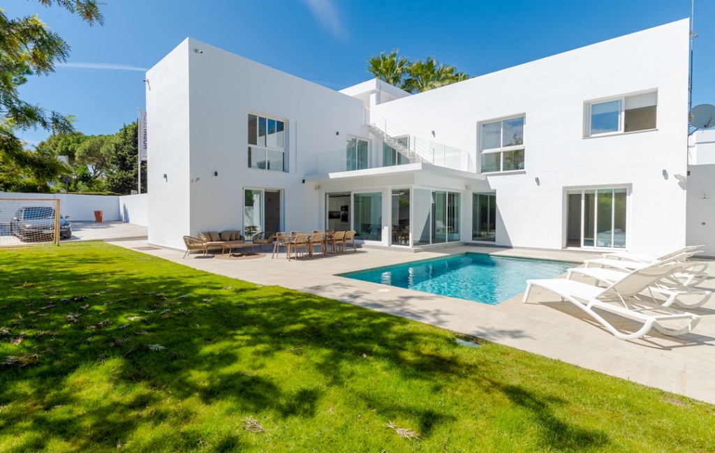 6 Bed, 6 Bath, HouseFor Sale, Nueva Andalucia, Malaga