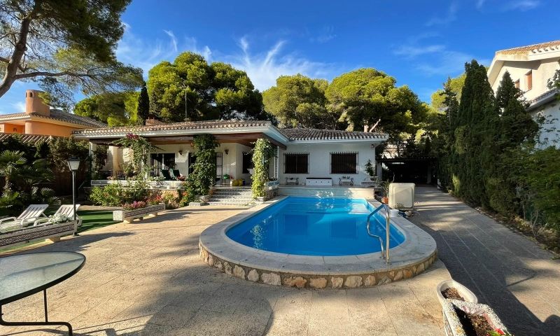 6 Bed, 4 Bath, HouseFor Sale, Campoamor, Alicante