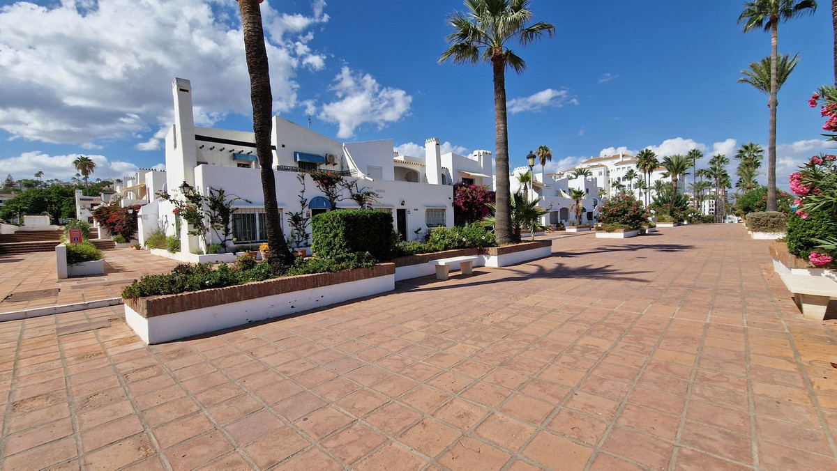 1 Bed, 1 Bath, ApartmentFor Sale, La Duquesa, Malaga