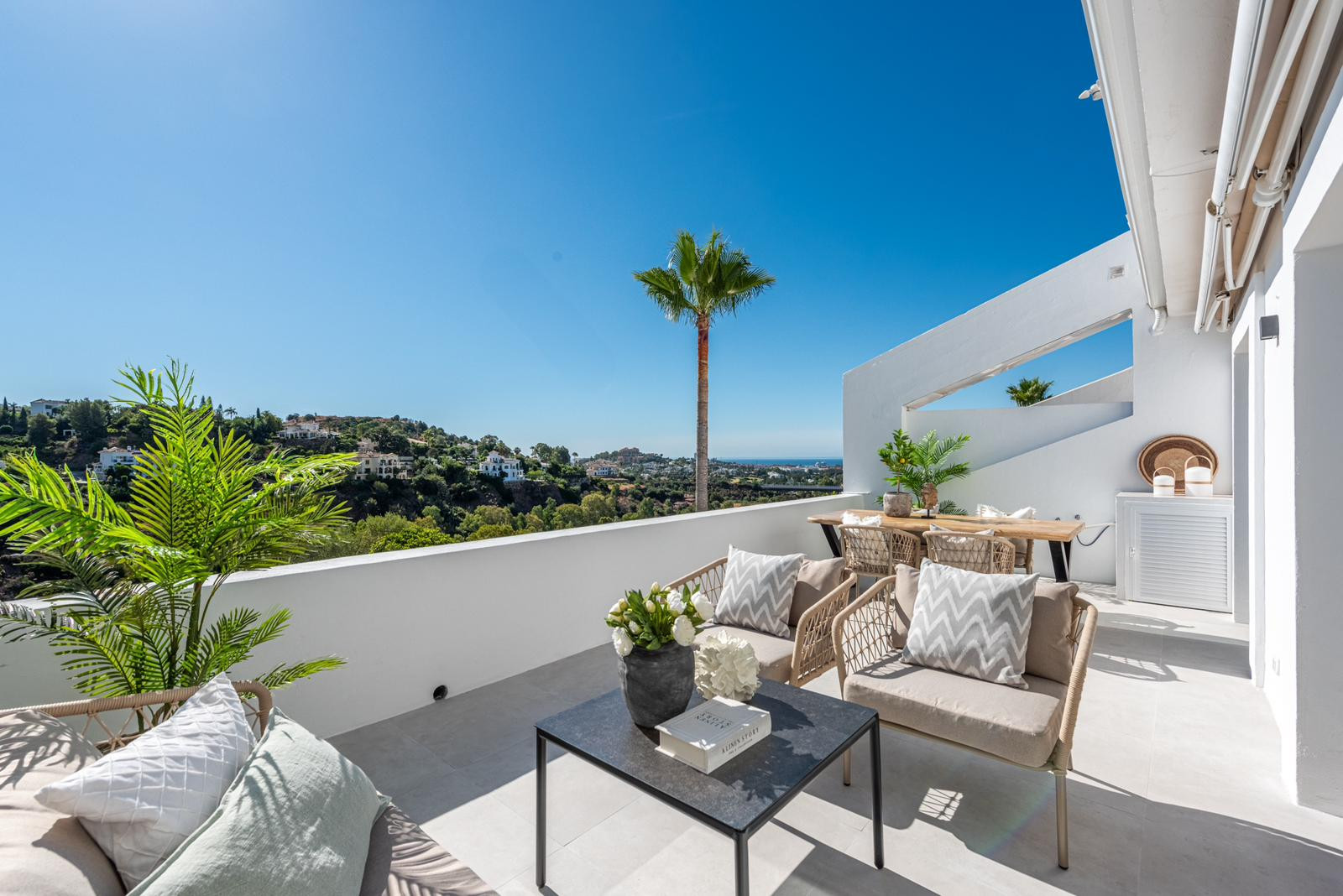3 Bed, 2 Bath, ApartmentFor Sale, Benahavis, Malaga