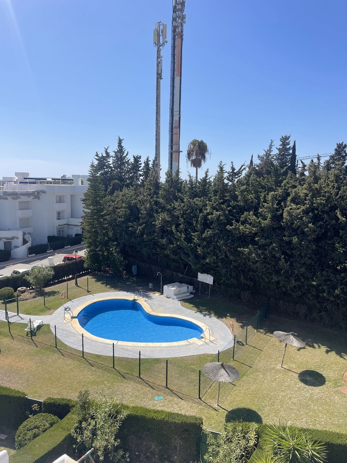 4 Bed, 2 Bath, ApartmentFor Sale, El Paraiso, Malaga