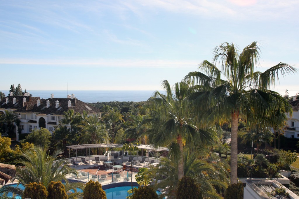 4 Bed, 4 Bath, ApartmentFor Sale, Golden Mile, Malaga