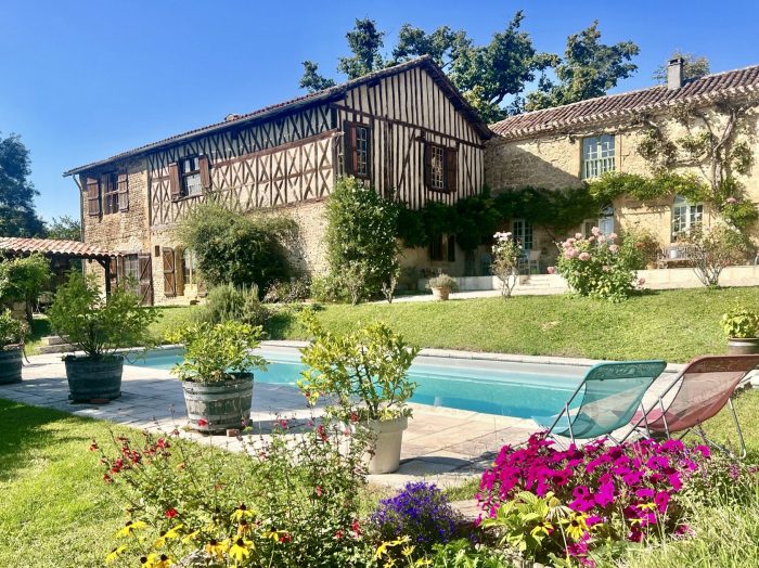 7 Bed, 2 Bath, HouseFor Sale, Castelnau-Magnoac, Hautes-Pyrenees, Midi-Pyrenees, 65230