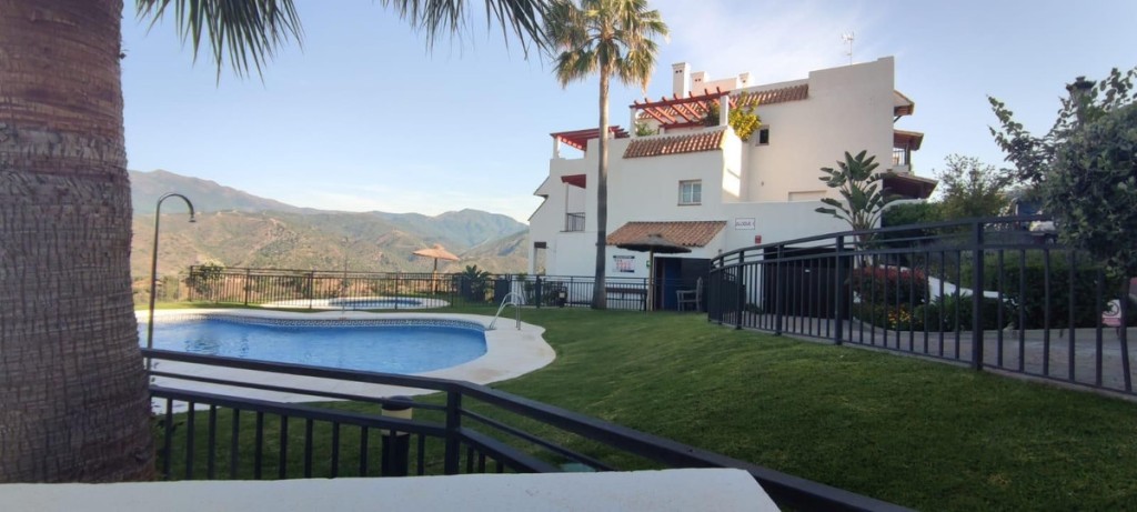3 Bed, 3 Bath, ApartmentFor Sale, Istán, Malaga