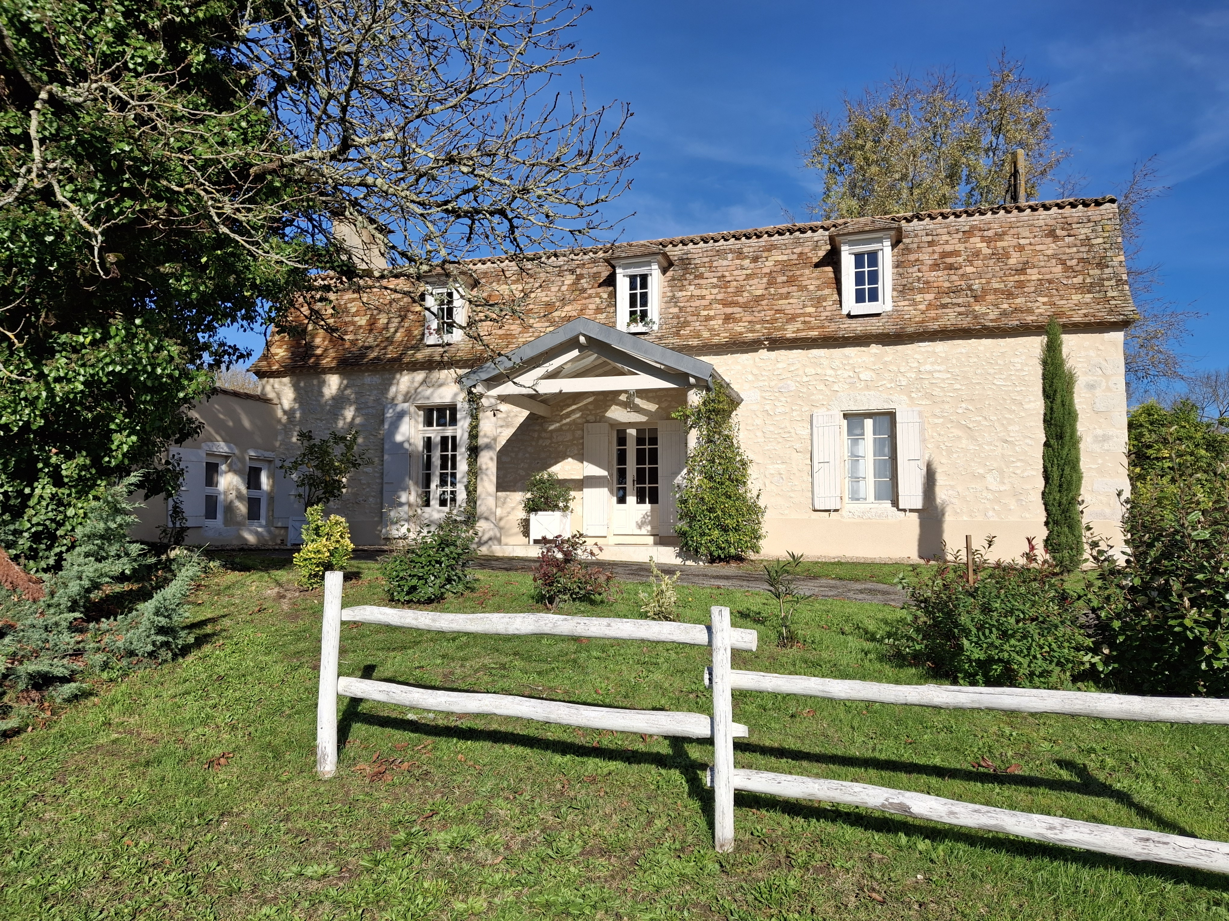 7 Bed, 3 Bath, HouseFor Sale, Castillonnes, Lot-et-Garonne, Aquitaine, 47330
