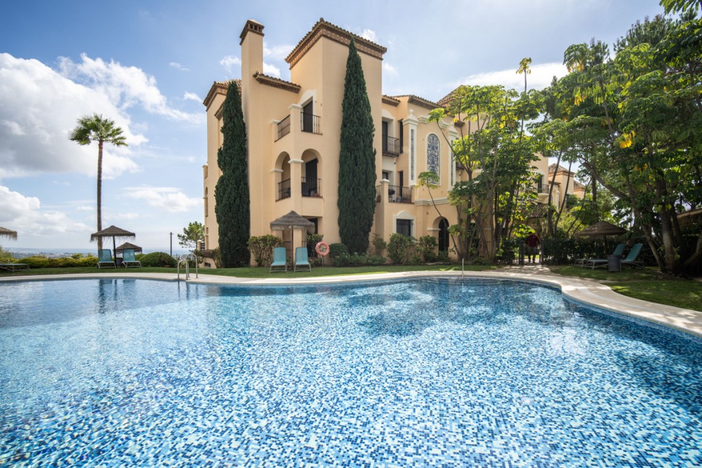 3 Bed, 2 Bath, ApartmentFor Sale, Benahavis, Malaga