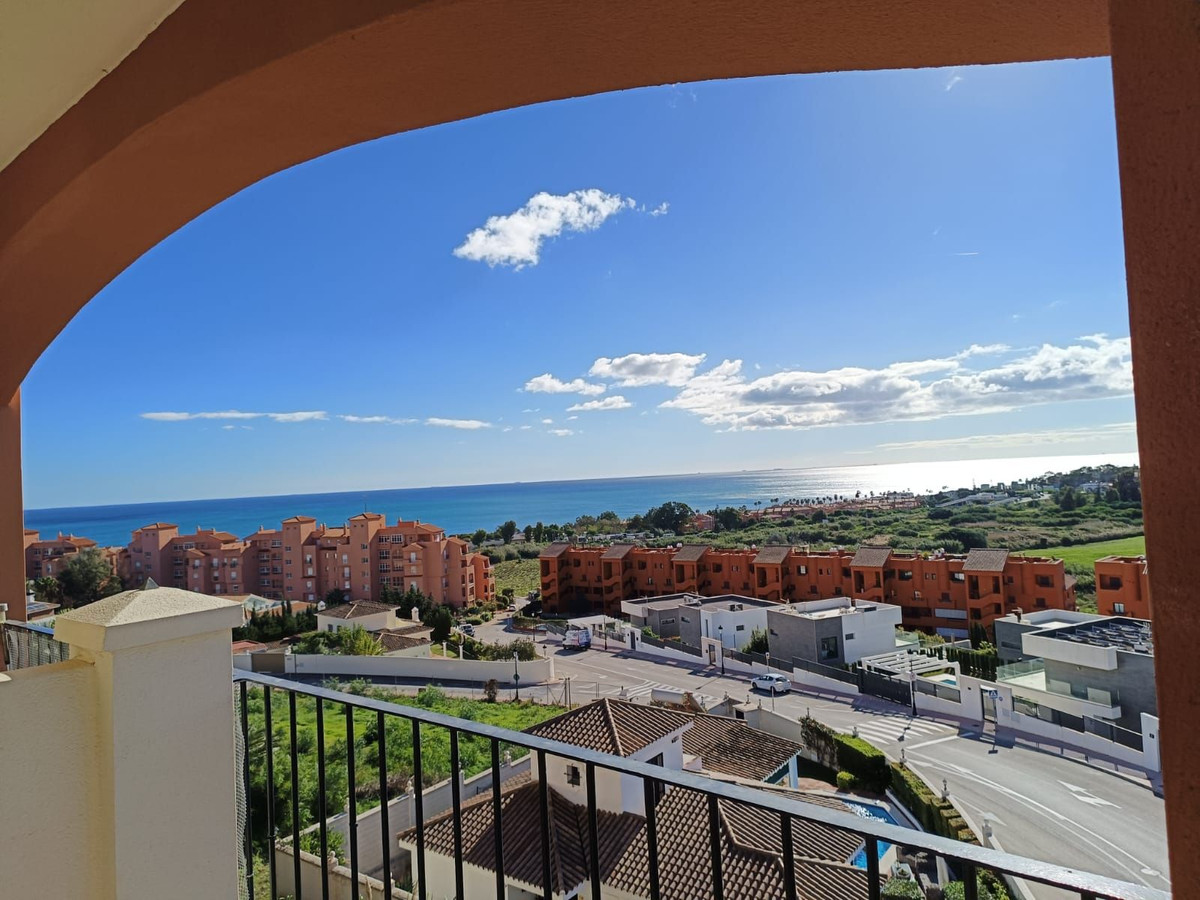 3 Bed, 2 Bath, ApartmentFor Sale, La Duquesa, Malaga