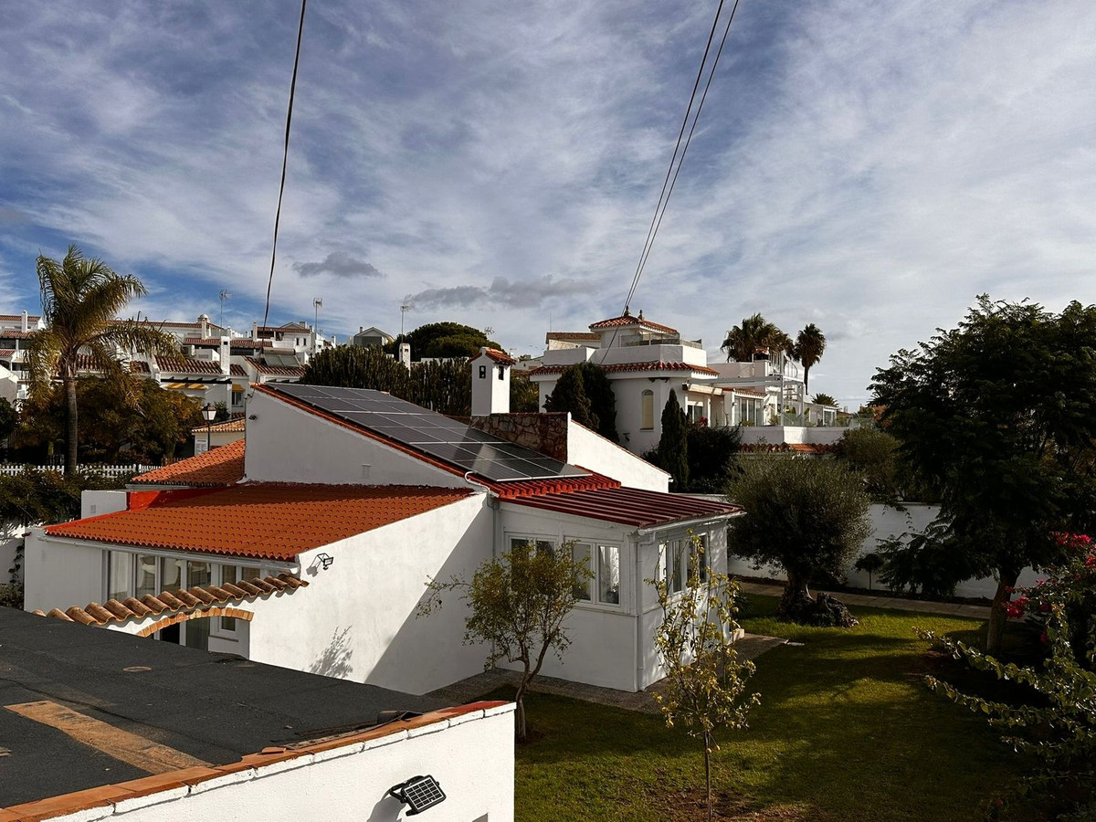3 Bed, 2 Bath, HouseFor Sale, Estepona, Malaga