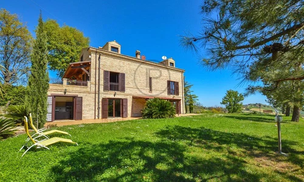 4 Bed, 4 Bath, HouseFor Sale, Lapedona, Ferme
